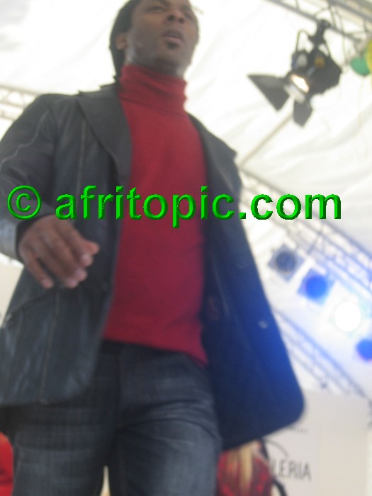 ../Images/Krefeld-Strssenmodenschau-2005 394.jpg